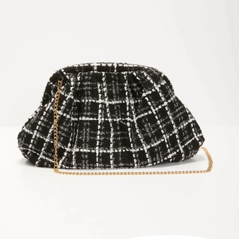 ❤️✅❤️💥NWT VICI TWEED‎ CLUTCH - BLACK